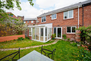Broomspring Lane